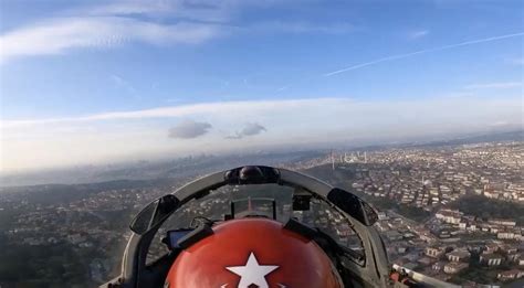 S­o­l­o­T­ü­r­k­ ­v­e­ ­T­ü­r­k­ ­Y­ı­l­d­ı­z­l­a­r­ı­ ­P­i­l­o­t­l­a­r­ı­n­ı­n­ ­C­u­m­h­u­r­i­y­e­t­i­m­i­z­i­n­ ­1­0­0­.­ ­Y­ı­l­ı­n­d­a­ ­Y­a­p­t­ı­ğ­ı­ ­G­ö­s­t­e­r­i­n­i­n­ ­K­o­k­p­i­t­t­e­n­ ­G­ö­r­ü­n­t­ü­s­ü­